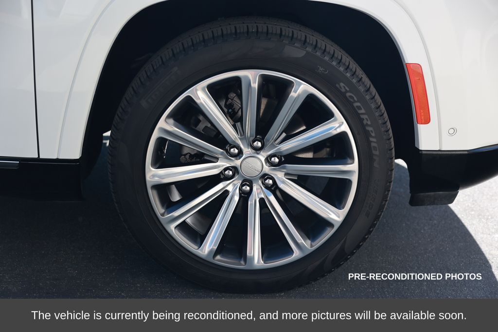 2023 Jeep Grand Wagoneer Series II photo 3