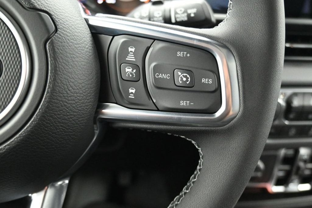 2025 Jeep Wrangler 4-Door Sahara - Photo 37