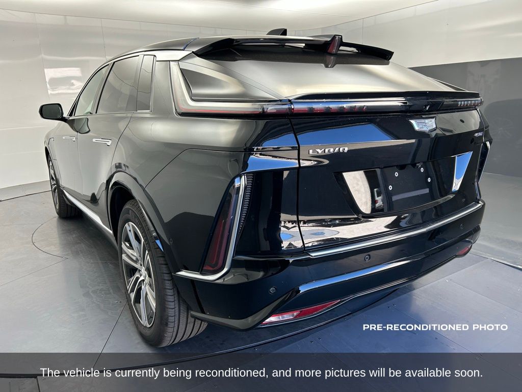 2024 Cadillac Lyriq Luxury photo 3