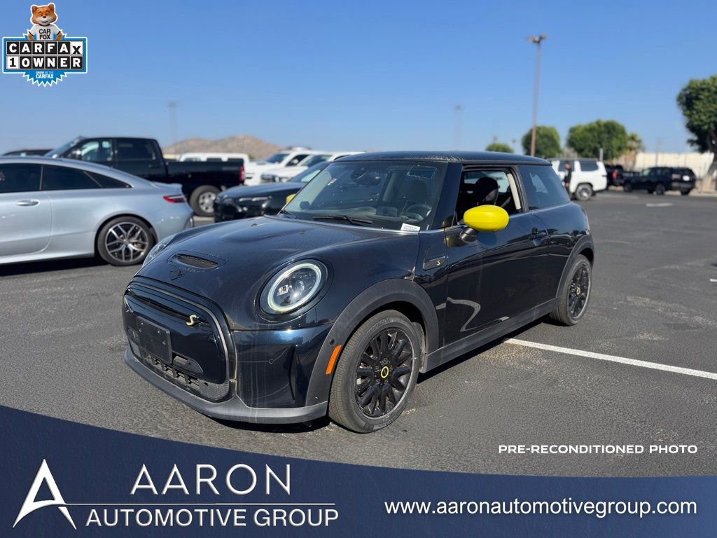 2023 MINI Hardtop Cooper SE's photo