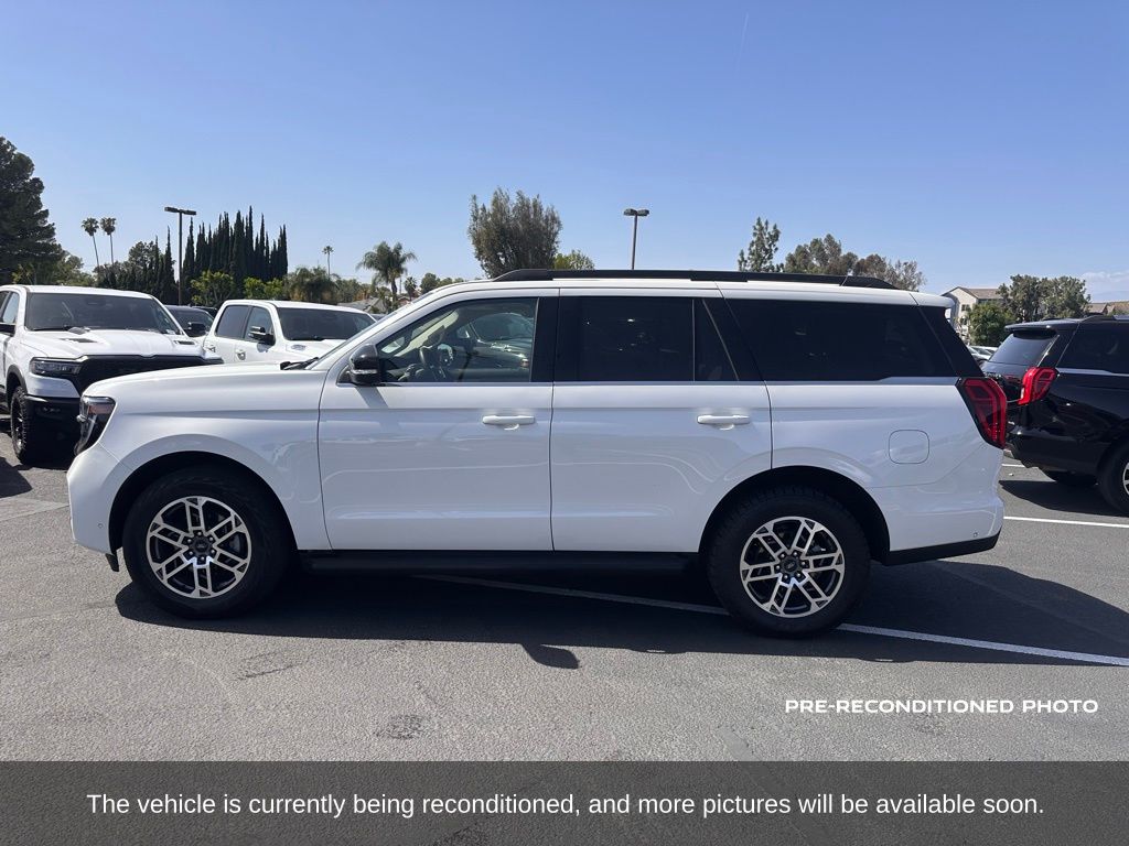 2025 Ford Expedition Active photo 2