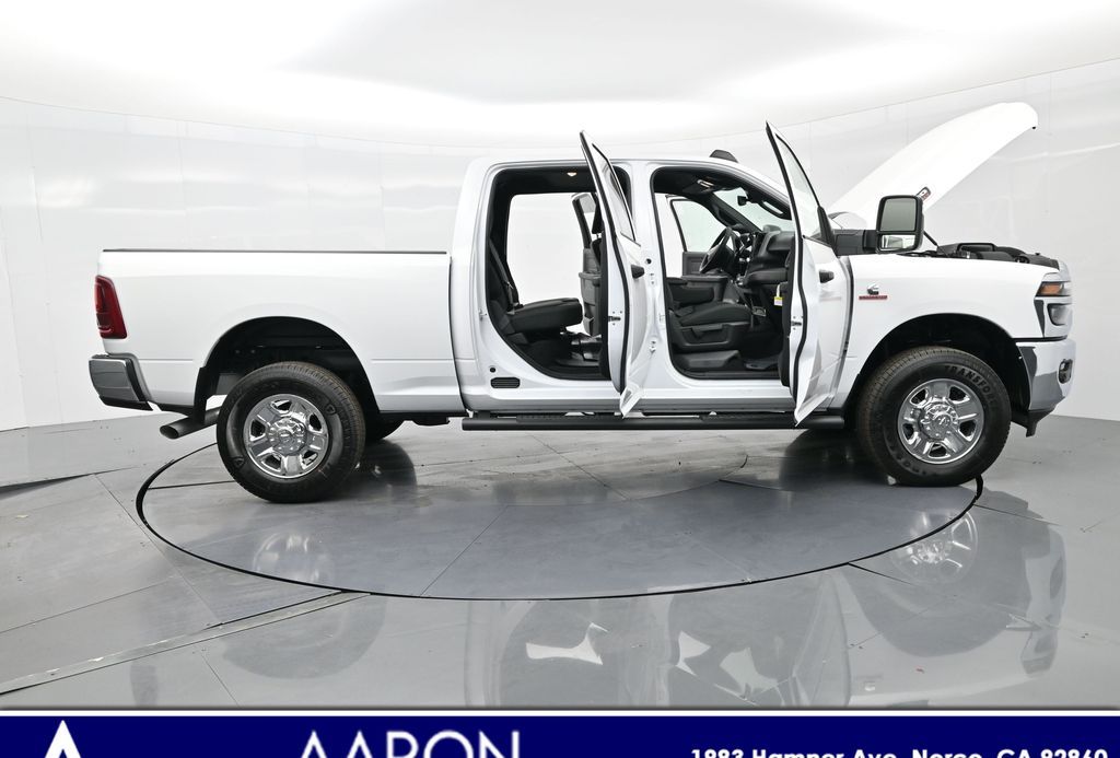 2025 Ram 2500 Tradesman photo 3