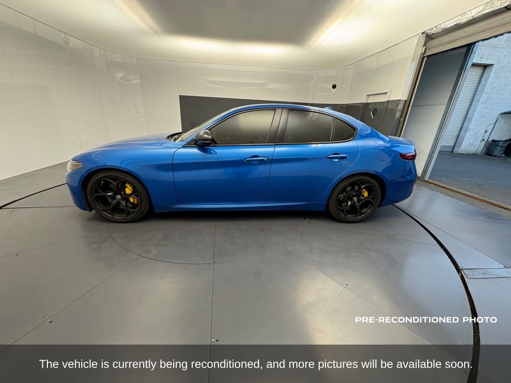2019 Alfa Romeo Giulia photo 2