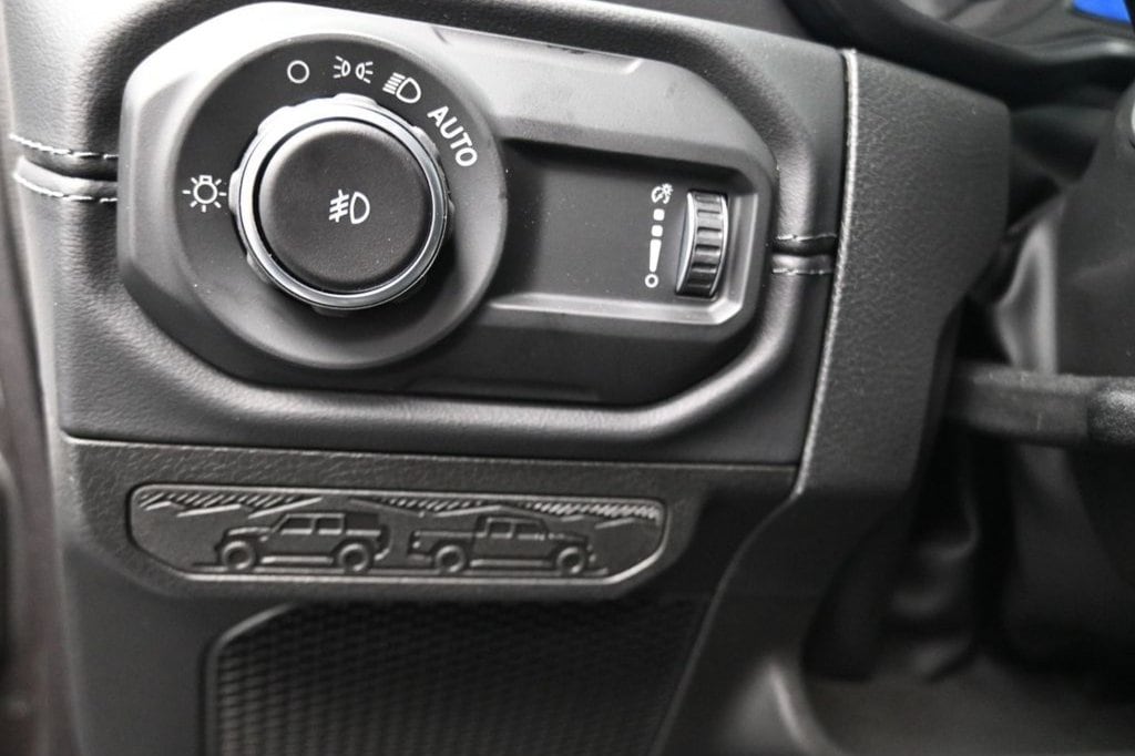 2025 Jeep Wrangler 4-Door Sahara - Photo 39
