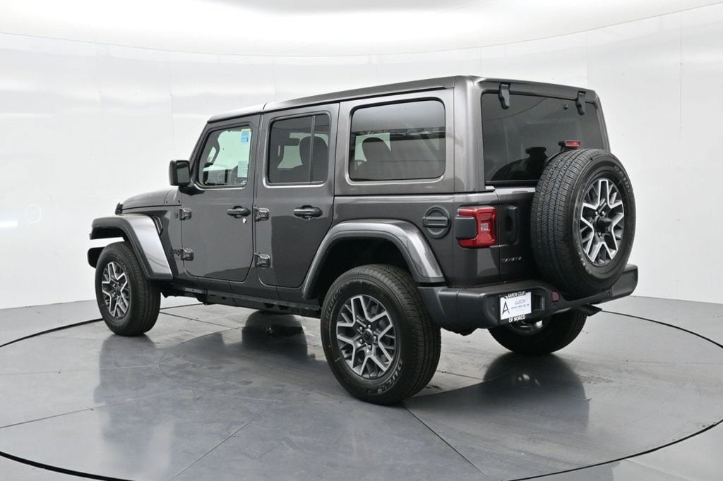2025 Jeep Wrangler 4-Door Sahara - Photo 8