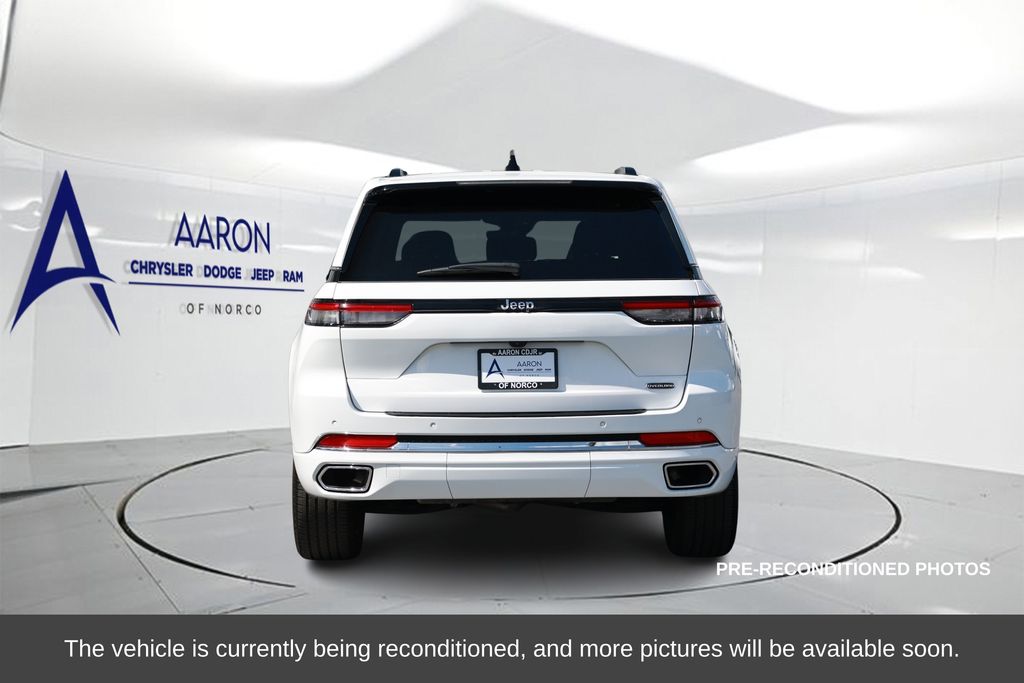2023 Jeep Grand Cherokee Overland photo 2