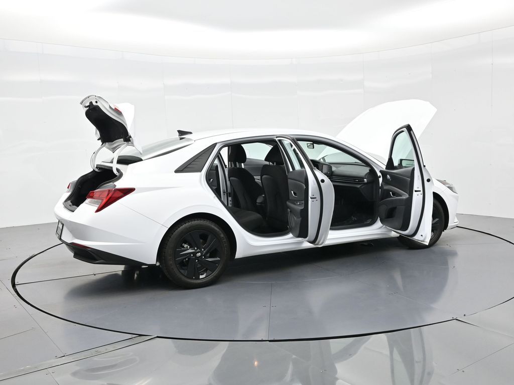 2023 Hyundai Elantra Blue photo 4