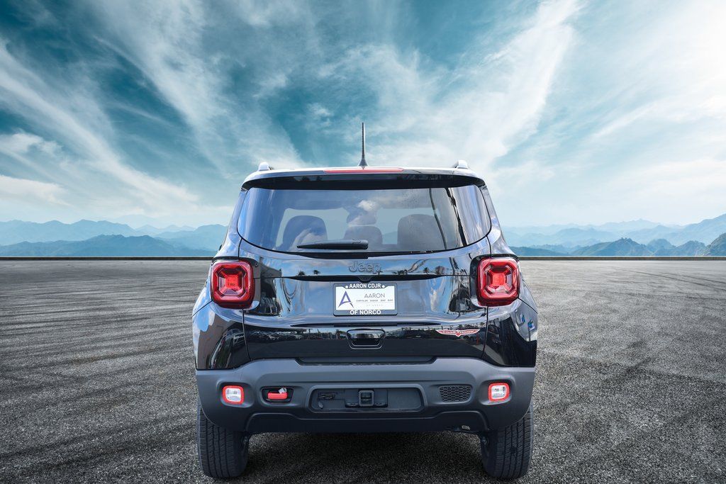 2023 Jeep Renegade Trailhawk photo 3