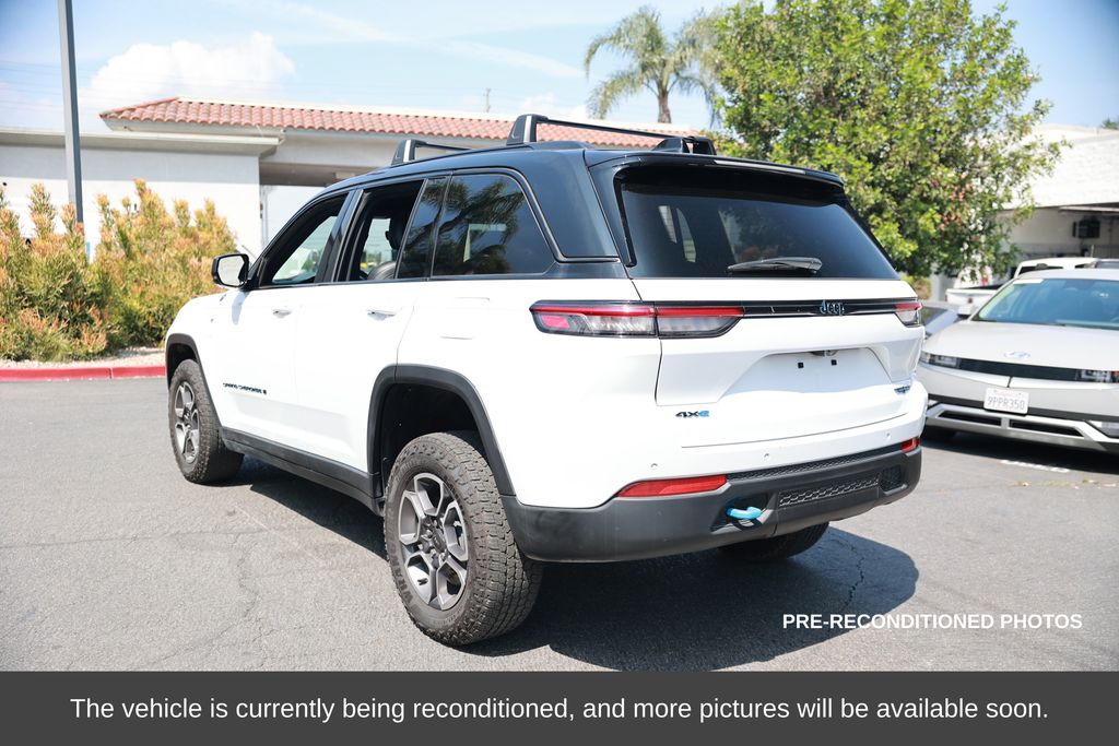 2022 Jeep Grand Cherokee 4xe Trailhawk photo 2