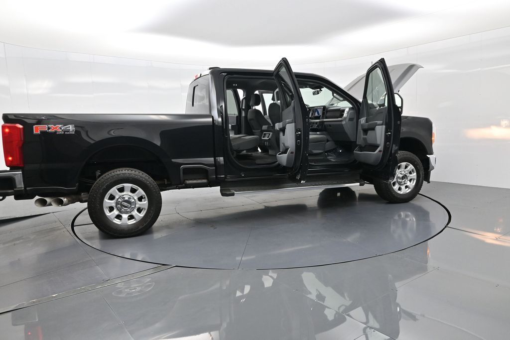 2023 Ford F-250 XLT photo 4