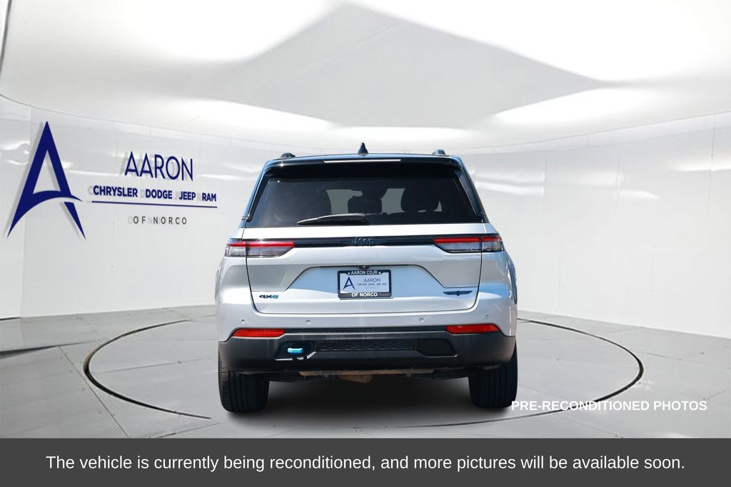 2022 Jeep Grand Cherokee 4xe Trailhawk photo 2