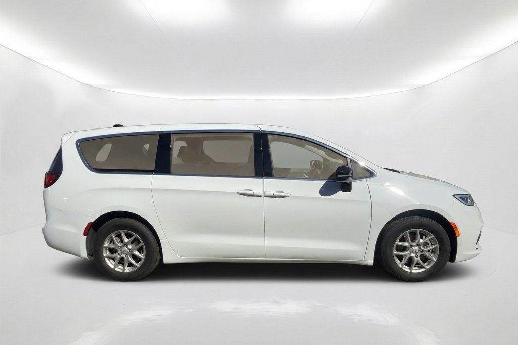 Certified 2026 Chrysler Pacifica Select Van Passenger Van