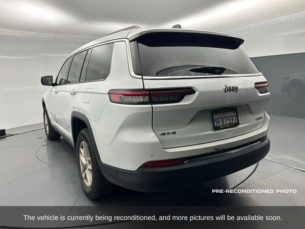 2023 Jeep Grand Cherokee Laredo photo 3