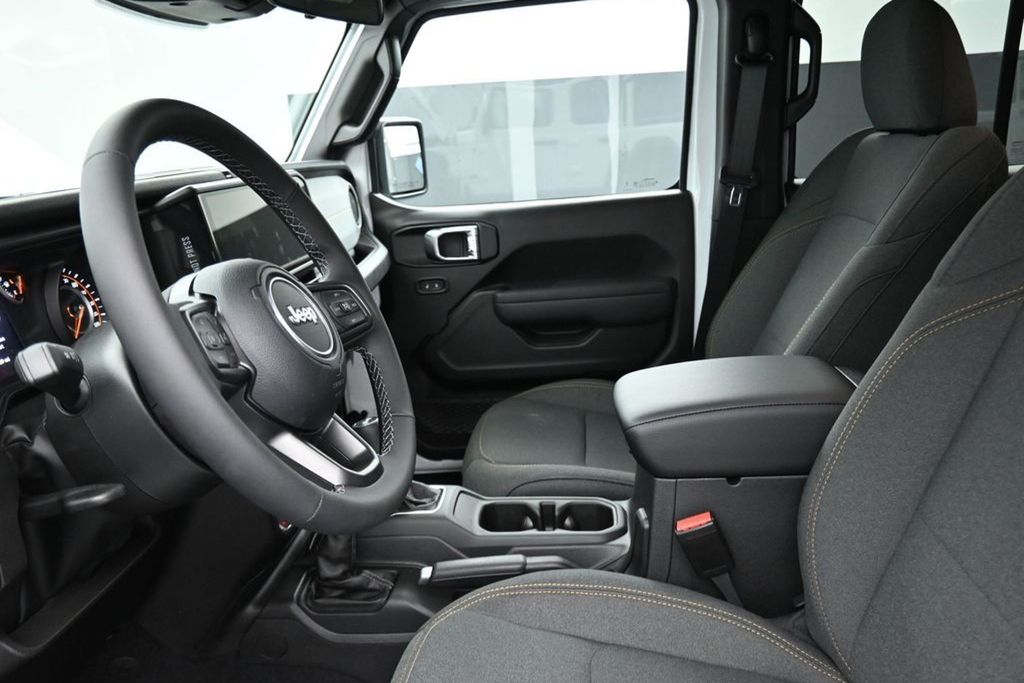 2025 Jeep Wrangler 4-Door Willys - Photo 13