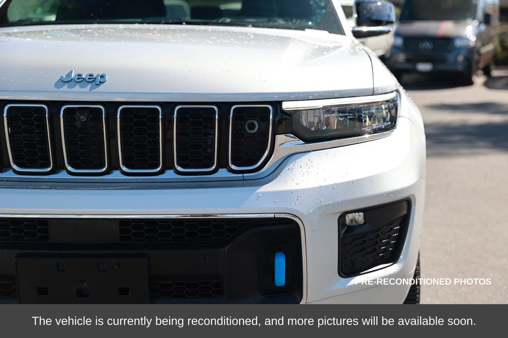 2023 Jeep Grand Cherokee 4xe Overland photo 4