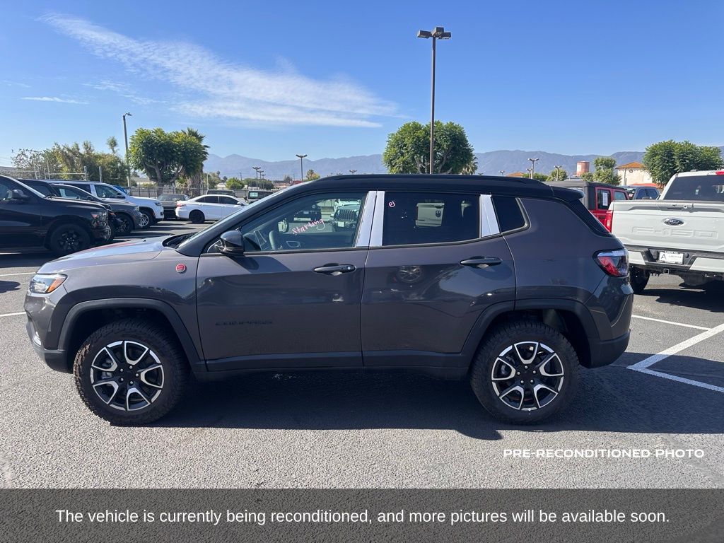 2024 Jeep Compass Trailhawk photo 2