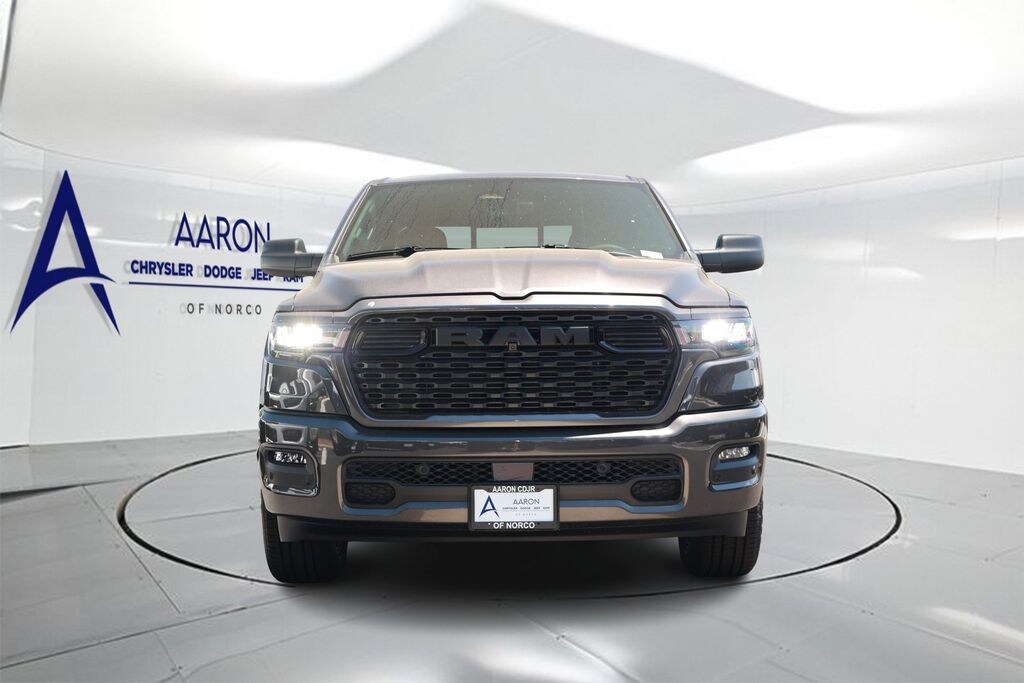 New 2026 Ram 1500 EXPRESS CREW CAB 4X2 5'7 BOX Pickup