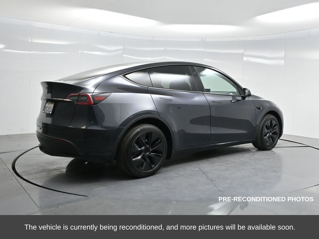 2025 Tesla Model Y Long Range photo 6