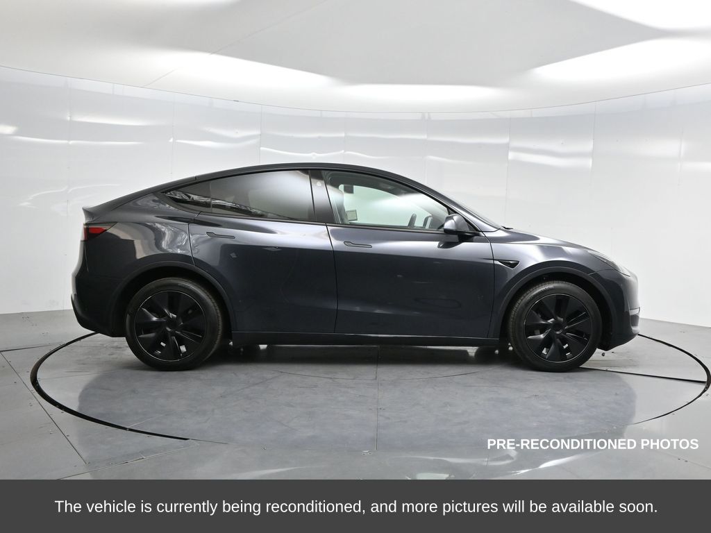 2025 Tesla Model Y Long Range photo 4