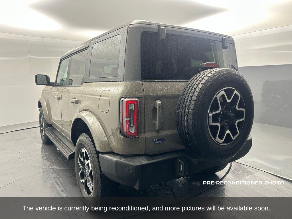 2025 Ford Bronco Outer Banks photo 2