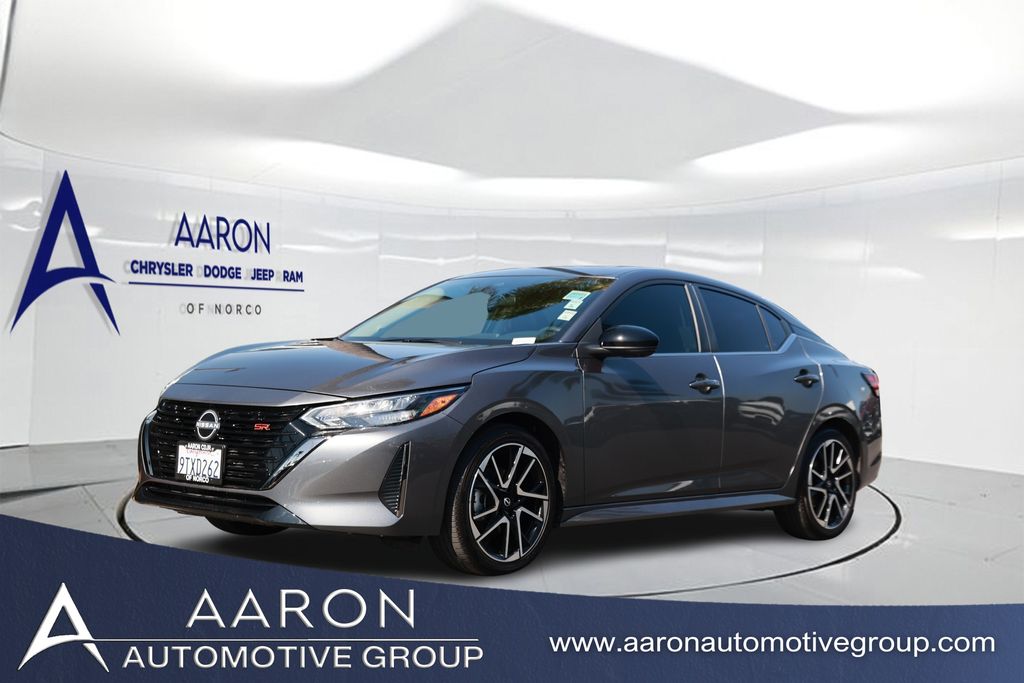 2025 Nissan Sentra SR CVT's photo