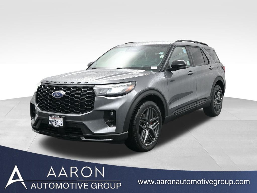 2025 Ford Explorer ST-LINE's photo