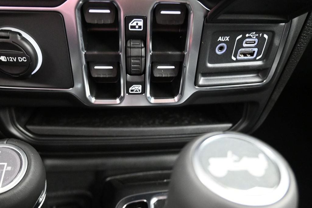 2025 Jeep Wrangler 4-Door Sahara - Photo 22