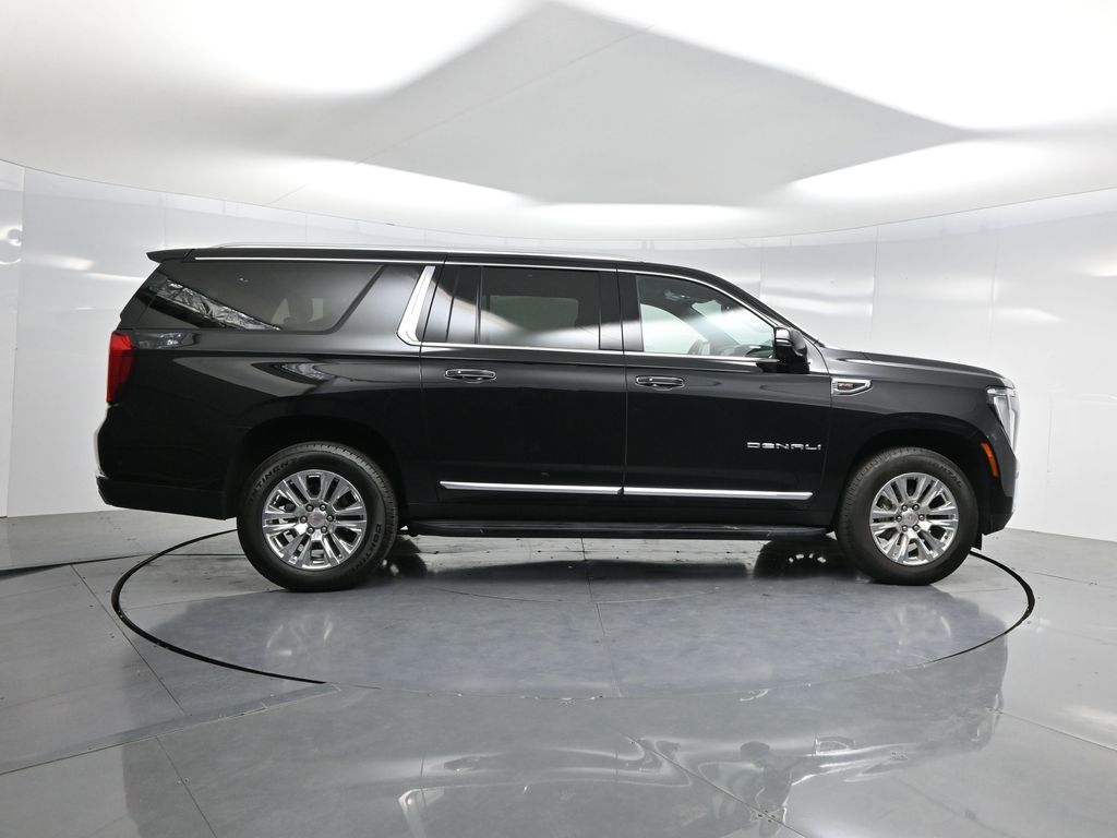 2025 GMC Yukon XL Denali photo 4
