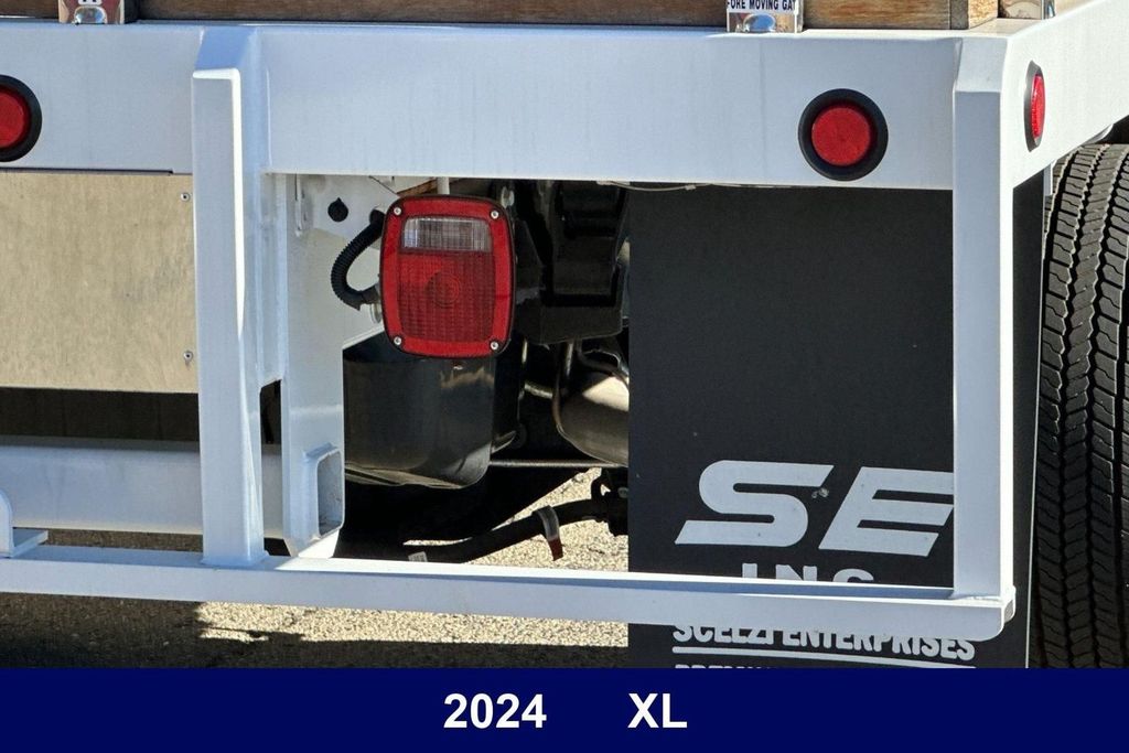2024 Ford F-450 Super Duty Chassis Cab XL - Photo 33