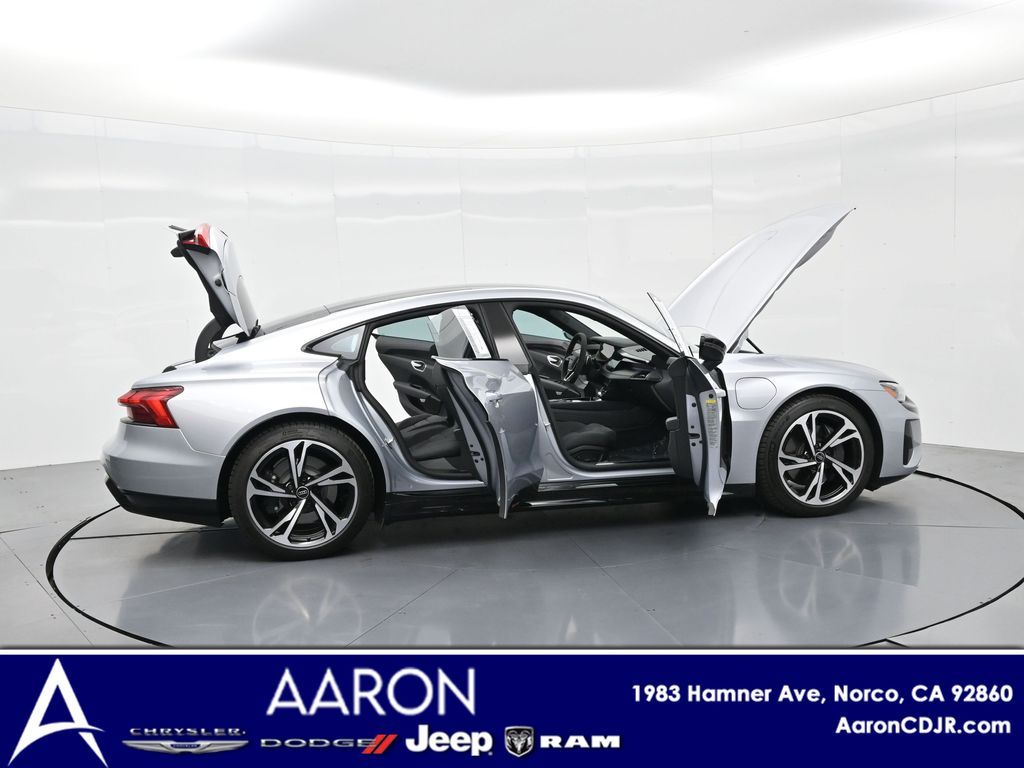 2024 Audi e-tron GT Premium Plus photo 3
