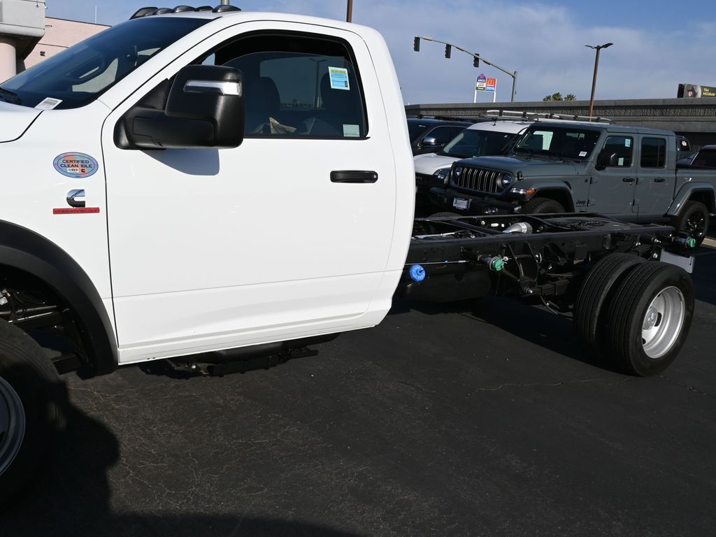 2025 Ram 5500 Tradesman photo 3