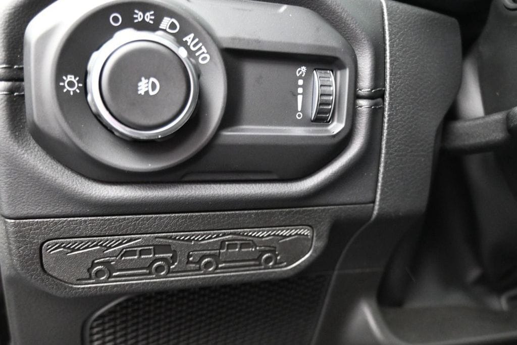 2025 Jeep Wrangler 4-Door Sahara - Photo 25