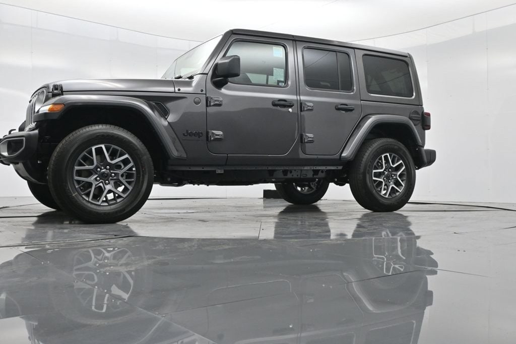 2025 Jeep Wrangler 4-Door Sahara - Photo 9
