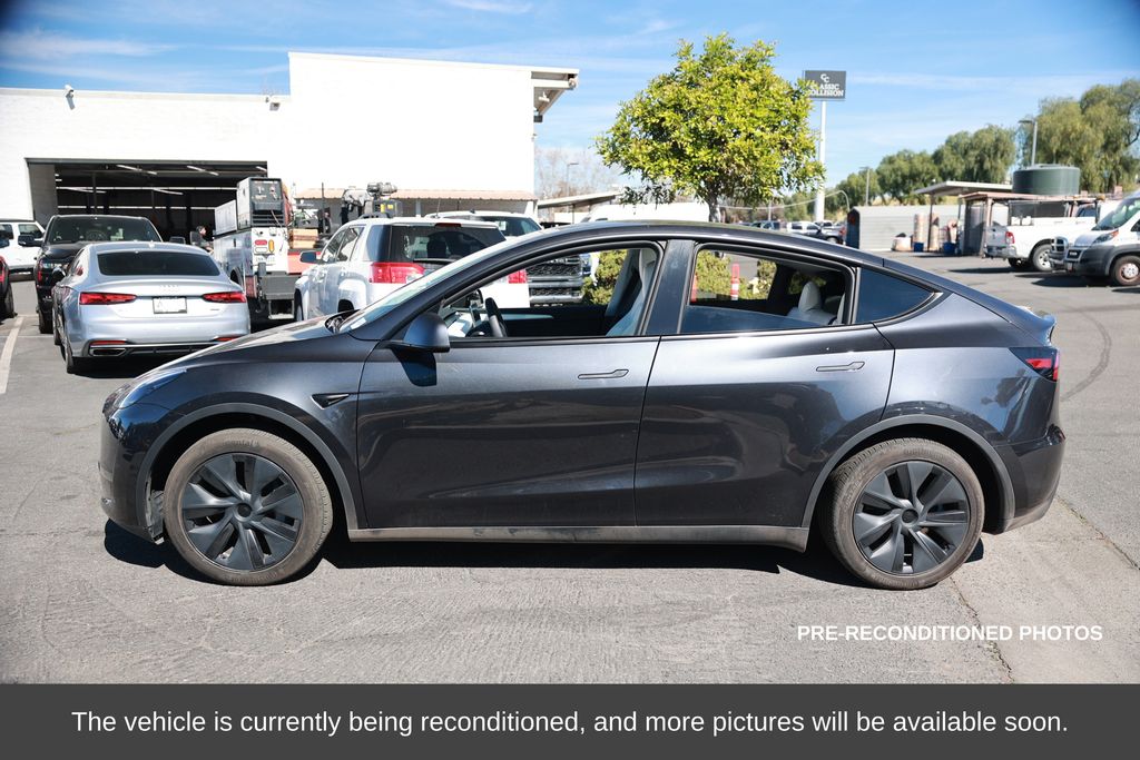 Used 2024 Tesla Model Y Long Range with VIN 7SAYGDED8RF181304 for sale in Norco, CA