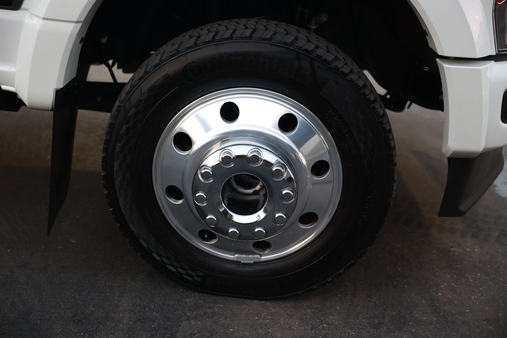 2025 Ford F-450 photo 3