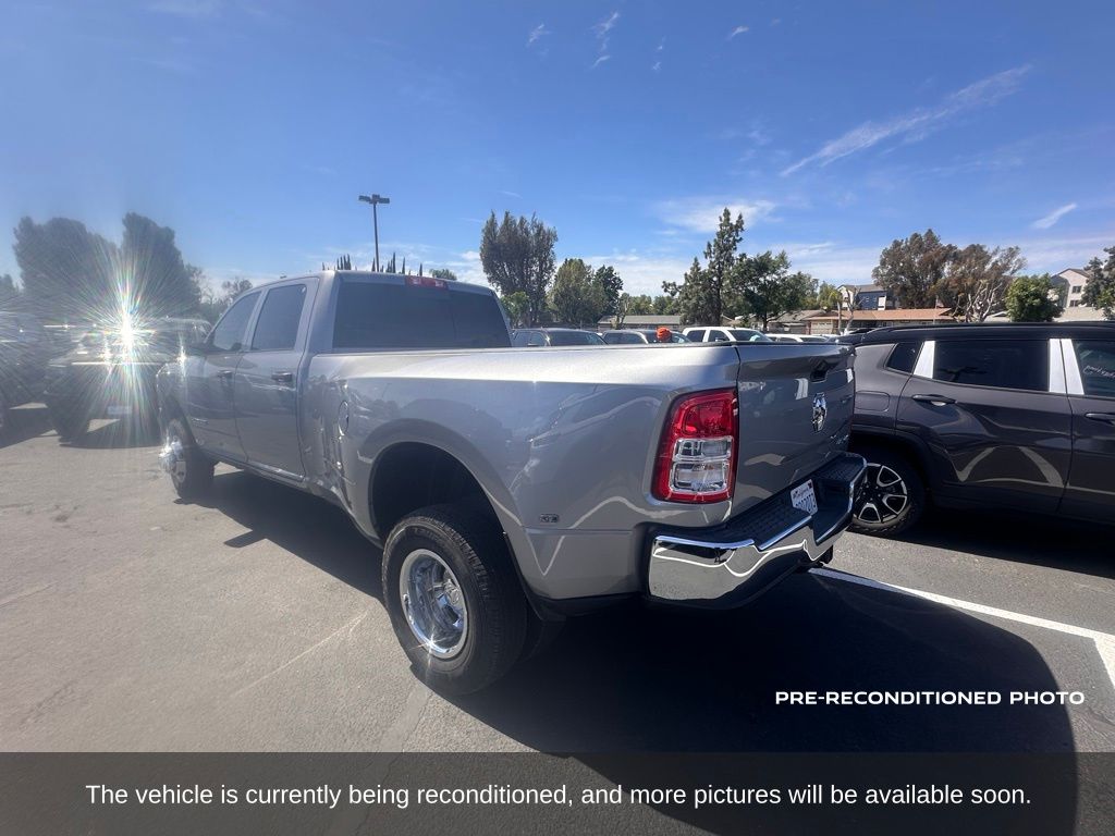 2022 Ram 3500 Tradesman photo 3