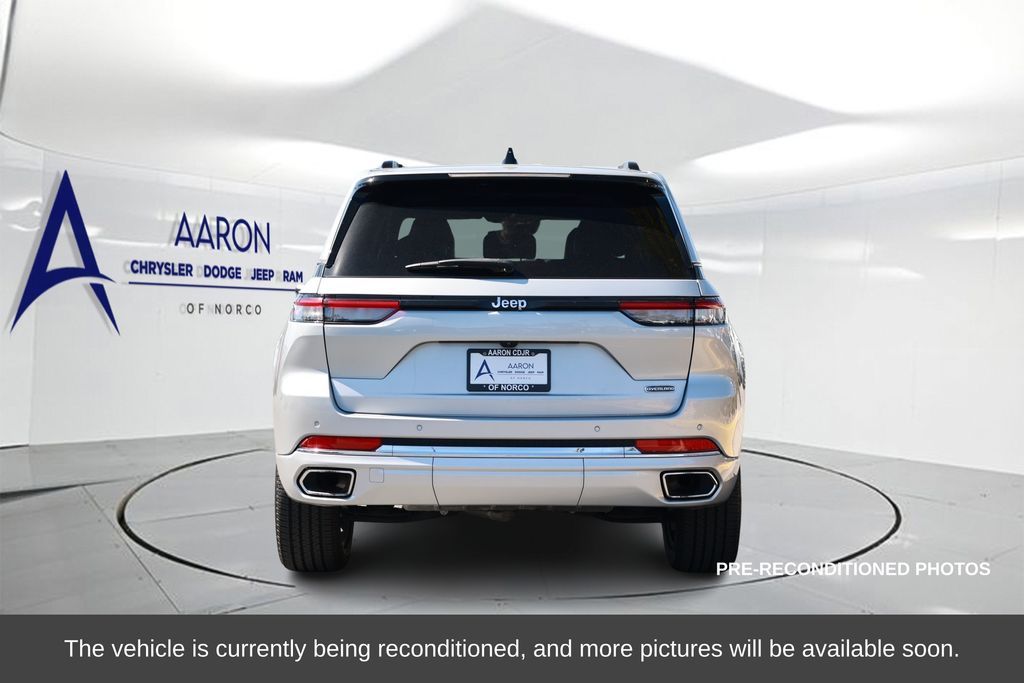 2023 Jeep Grand Cherokee Overland photo 2