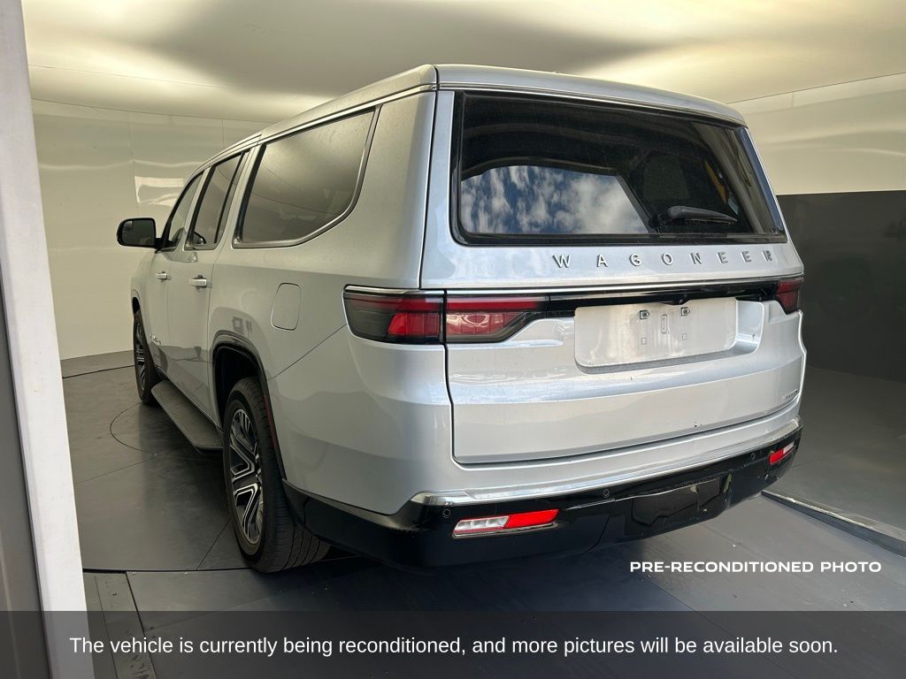 2024 Jeep Wagoneer L Series II photo 2