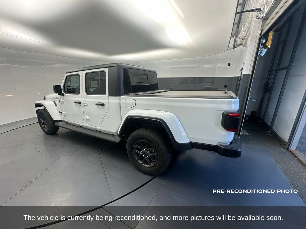 2024 Jeep Gladiator Sport S photo 3