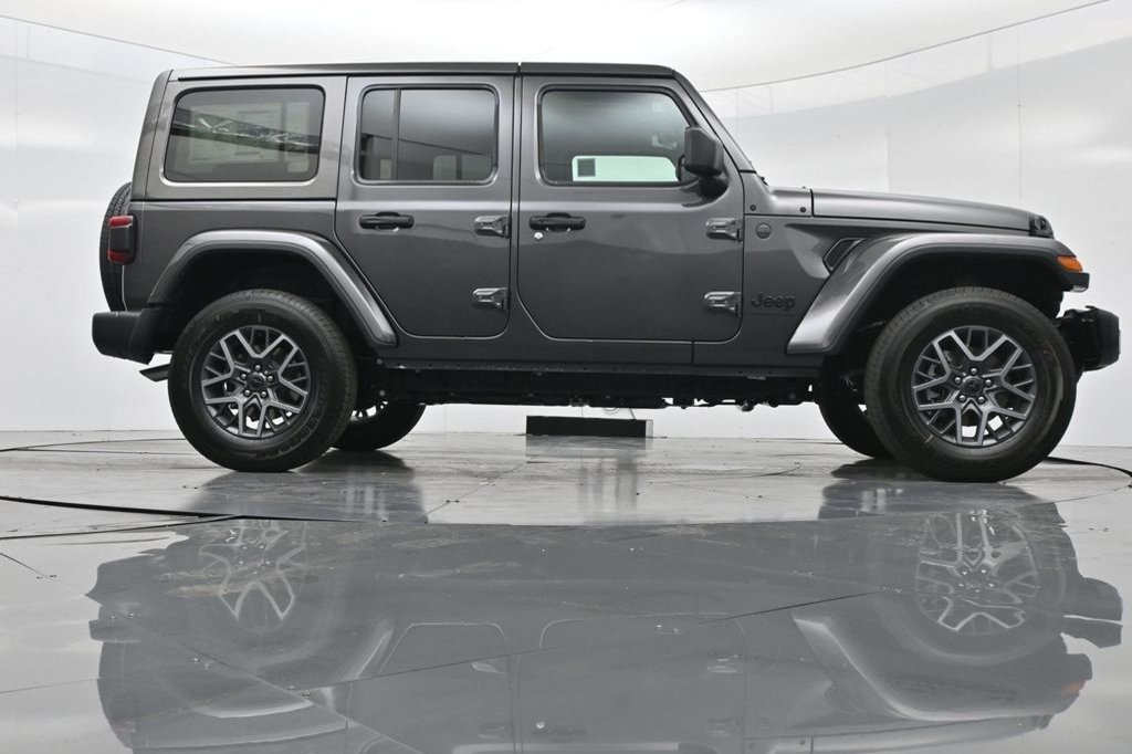 2025 Jeep Wrangler 4-Door Sahara - Photo 13