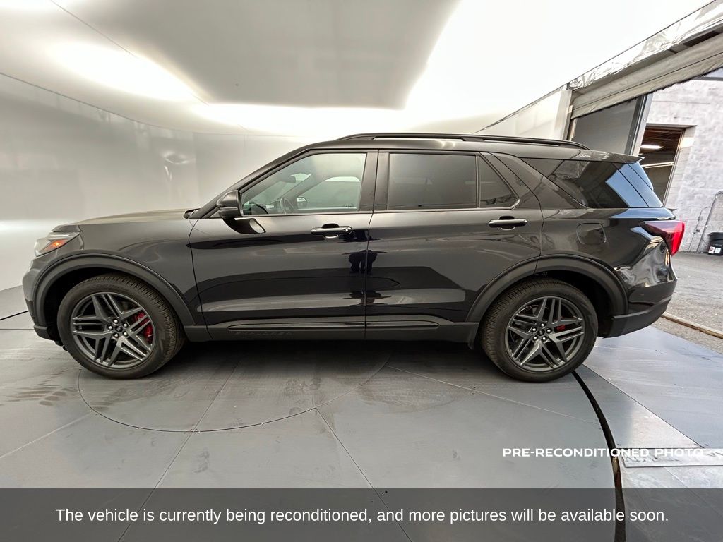 2025 Ford Explorer ST photo 2