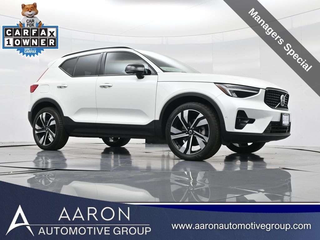 2023 Volvo XC40 AWD Ultimate photo 2