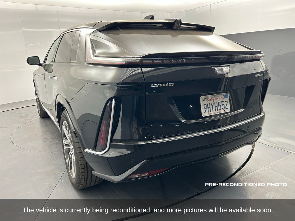 2024 Cadillac Lyriq Luxury photo 3