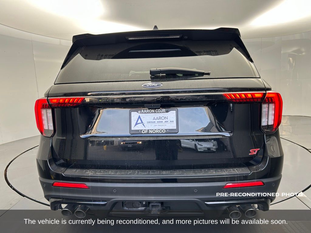 2025 Ford Explorer ST photo 4