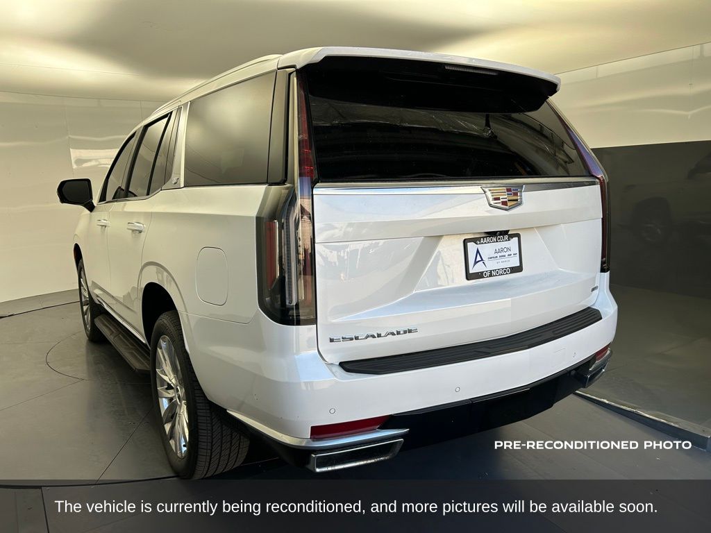 2023 Cadillac Escalade Premium Luxury photo 3