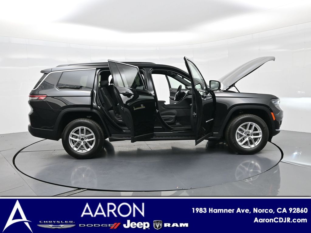 2025 Jeep Grand Cherokee Laredo X photo 3