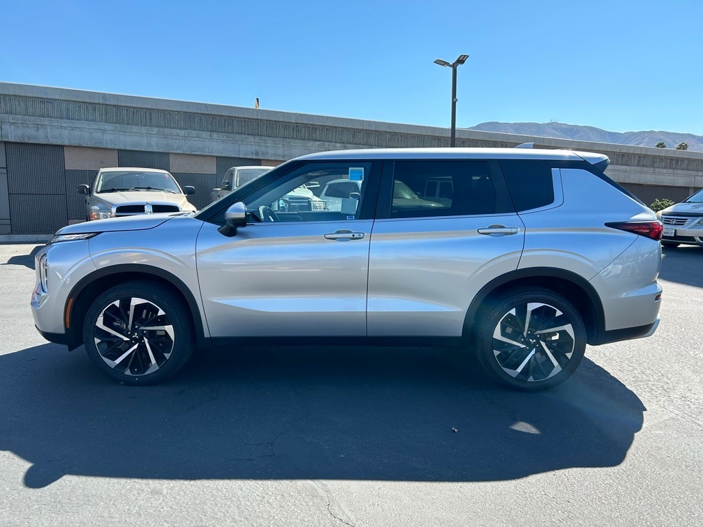 Used 2022 Mitsubishi Outlander SE with VIN JA4J3UA80NZ017661 for sale in Norco, CA