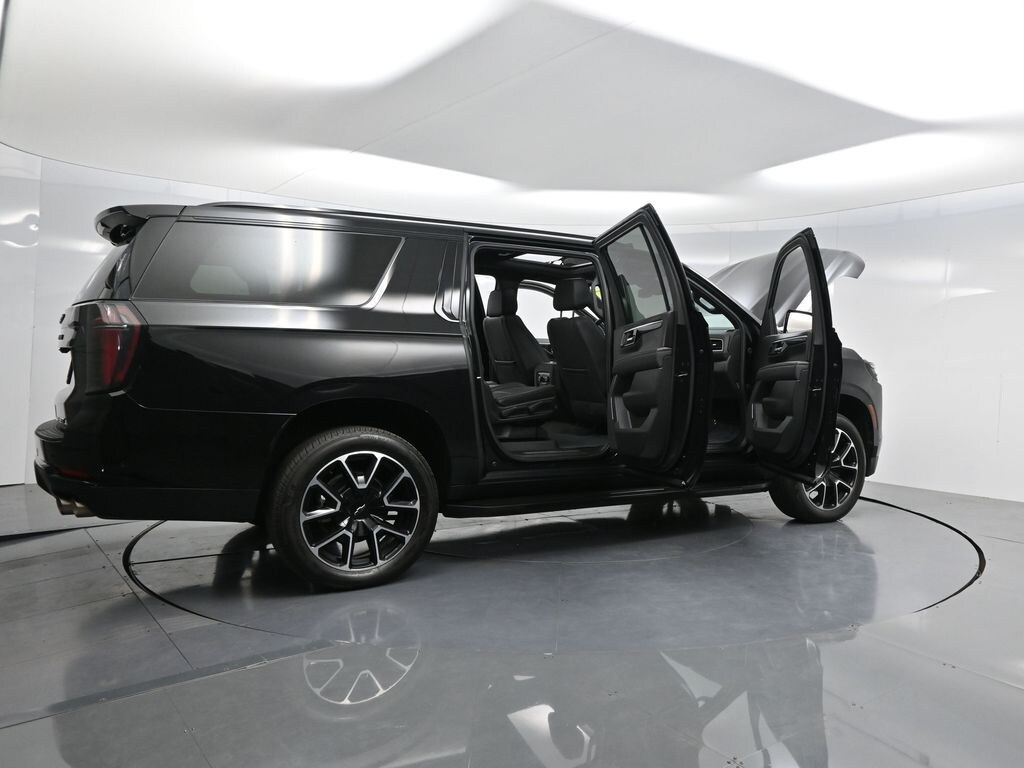 Used 2025 Chevrolet Suburban RST SUV