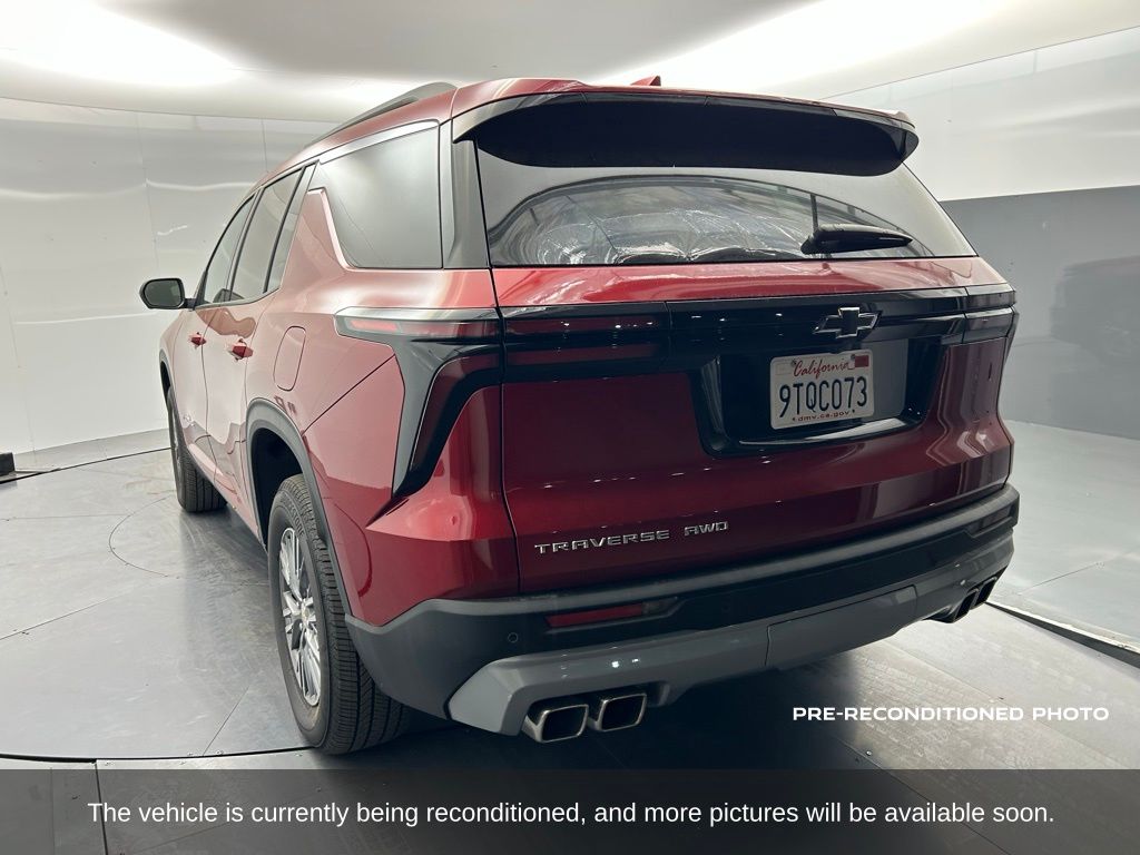 2025 Chevrolet Traverse photo 2