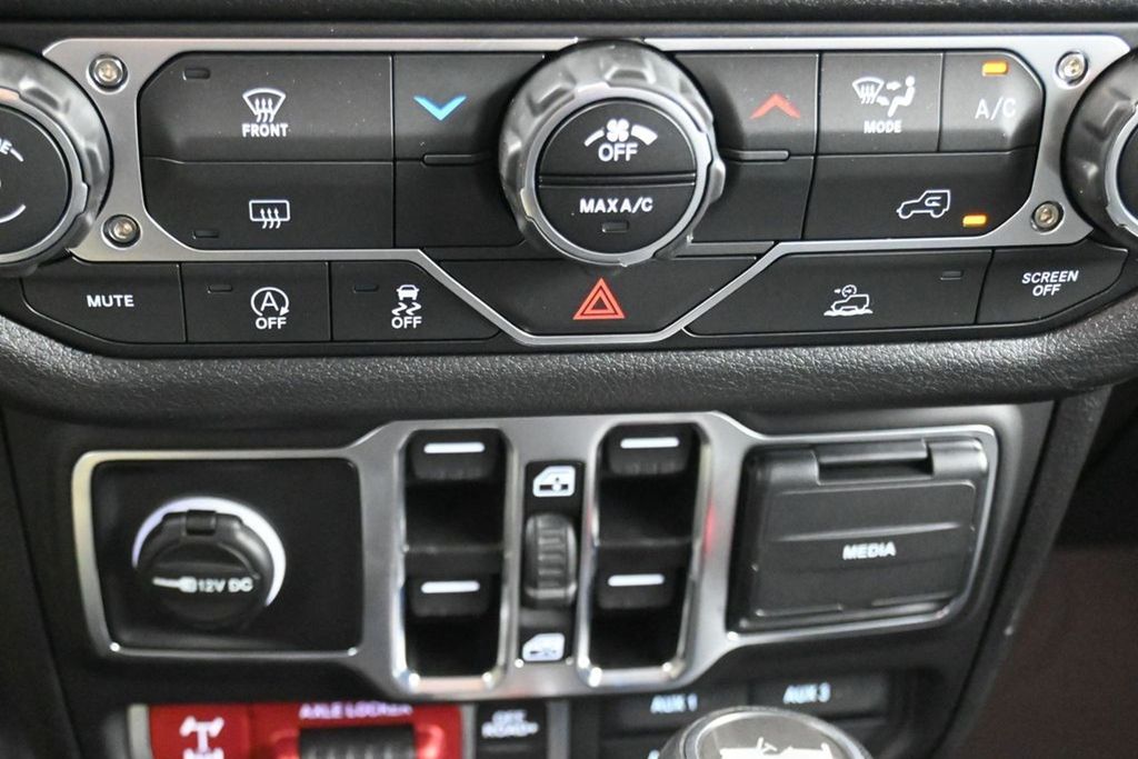 2025 Jeep Wrangler 4-Door Willys - Photo 25